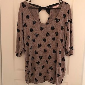 3/4 sleeve heart 💕blouse with bow back🎀